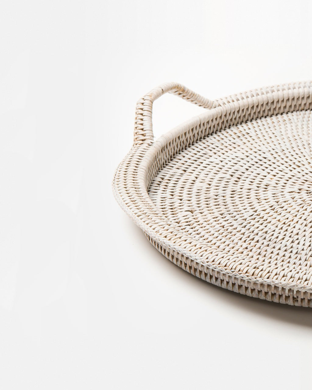 Inle round rattan tray in white, close-up